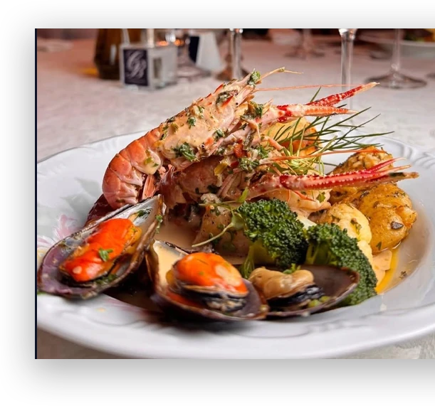 Bouillabaisse de L'Atlantique — cozido caldoso com lagostim, mexilhões, camarões e polvo