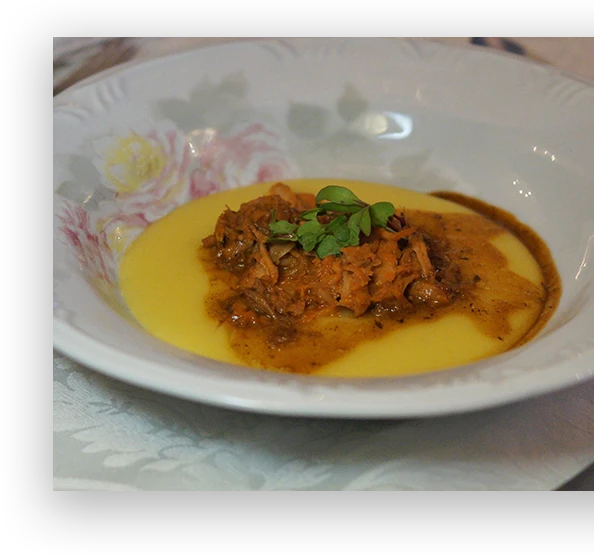 Velouté de Manioc au Beurre — creme aveludado de mandioca com ragu suíno